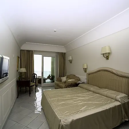 Fraulo Hotel 4*