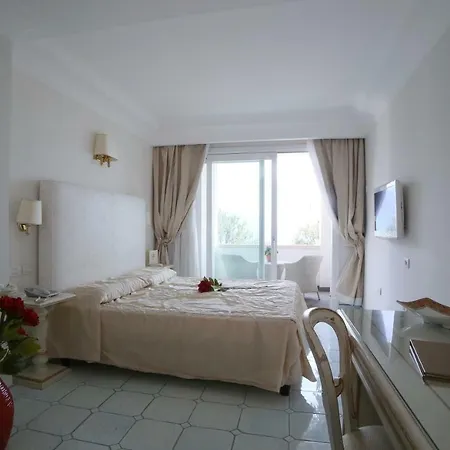 Fraulo Hotel 4*